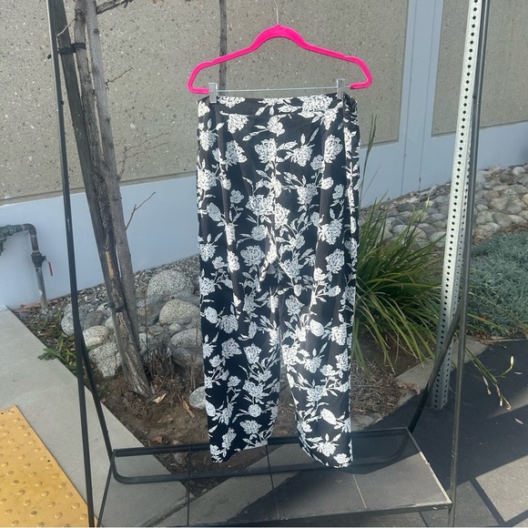 Pink Lily XL Black and White Floral Wide Leg Pants side zipper - Picture 4 of 8